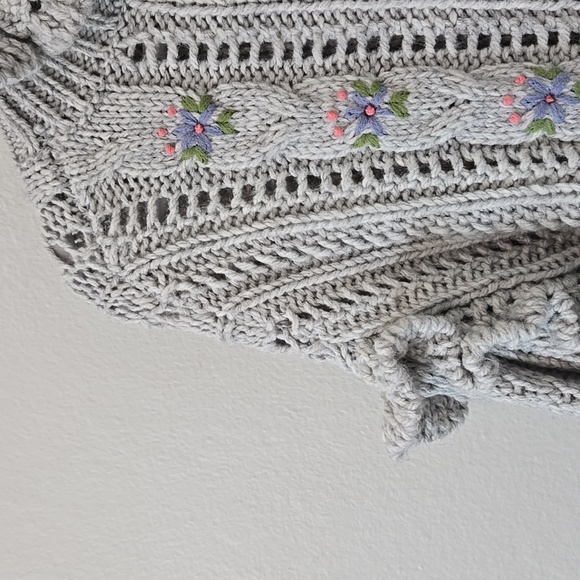 Zara Gray Embroidered Oversized Sweater - Picture 13 of 15